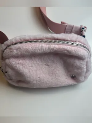 Lululemon‎ Everywhere Belt Bag 1L Plush Fleece Pink Mist Faux Fur Crossbody OS thumbnail 8
