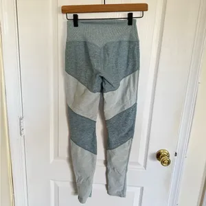 Alo Yoga Sheila Seagrass Heathered Leggings thumbnail 6