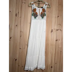 NWOT Lulus Tickets To Paradise White Embroidered Maxi Dress Resort Cruise Size S thumbnail 2