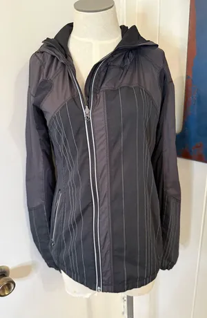 lululemon athletica Black and white stripe Hooded Jacket. Sz 4 thumbnail 1