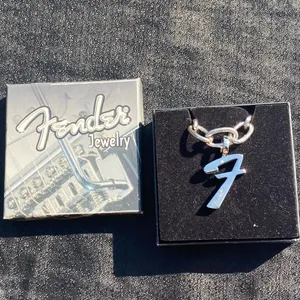 💎🩶 Vintage 1990s 90s NWT Fender Stainless Steel Silver Tone Metal Big 7 / F Pendant Chain and Necklace $19.99 🩶💎 thumbnail 2