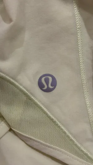Lululemon Hotty Hot 4" Shorts Low-Rise 2 Lemongrass thumbnail 4