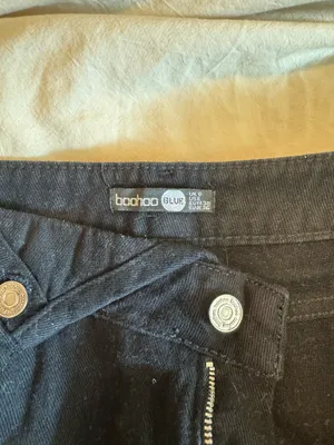 Boohoo black cargo jeans  thumbnail 4