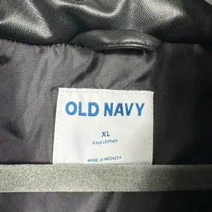 Old Navy Faux Leather Puffer Vest Women’s XL Black Sleeveless Quilted‎ Jacket thumbnail 6