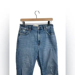 Abercrombie & Fitch Ultra High Rise Ankle Straight Jeans Women’s 29 Distressed thumbnail 4