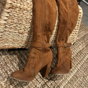 So Me Boutique Brown Suede Over the Knee Grommet Boots Size 7.5 thumbnail 4