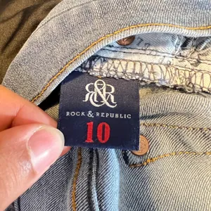 684 | Rock & Republic Kasandra Bootcut Jeans Womens 10 Distressed Light Wash‎ thumbnail 9