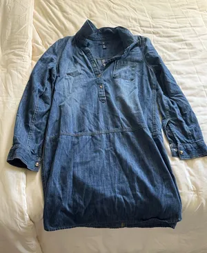 Gap blue denim dress with pockets and button up front. Size M #denim #dress thumbnail 1