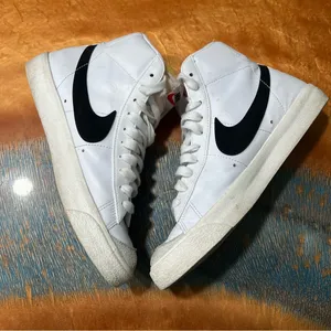 Nike Blazer Mid ‘77 Vintage White Black Sneakers basketball foam tongue 7.5 thumbnail 5