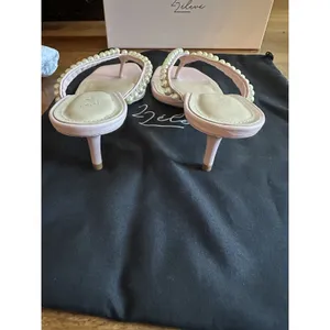 22élevé Pearl Embellished Leather Thong Sandals Ballet Pink Size 38 1/2~8US~NEW thumbnail 9