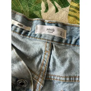 Mango MNG Andy Distressed Denim Shorts Button Fly Raw Hem Size 10 thumbnail 5