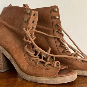 Lace Up Chunky Heels‎ Brown Size 6 thumbnail 2