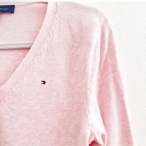 Tommy Hilfiger Sweater Light weight SMALL Pink V-Neck thumbnail 3