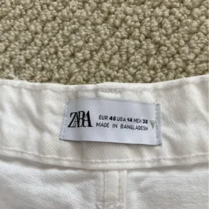 NEW Zara High Rise White Jean Denim Fringe Shorts 2.25” Pockets Size 14 / 46 NWT thumbnail 3
