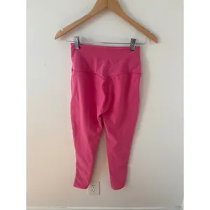 Beyond Yoga Pink High Waisted Leggings White Contrast Piping Womens Medium thumbnail 2