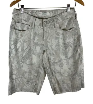 Hollister Low-Rise Baggy Camo Shorts Grey‎ White Leaf Print Frayed Hem Sz 4R W27 thumbnail 1