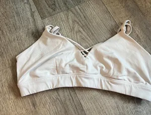 Alo yoga sports bra size M thumbnail 1