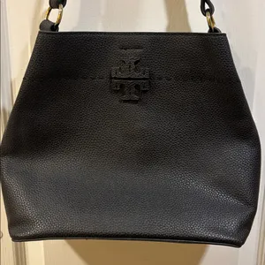 Source Unknown BLACK PEBBLED FAUX LEATHER HANDBAG/CROSSBODY T DESIGN GOLD TONED HARDWARE thumbnail 2