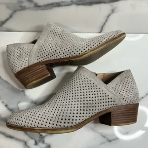 Lucky Brand Gray Suede Perforated Baylah Bootie Sz 9 Boho Minimalist Festival thumbnail 5