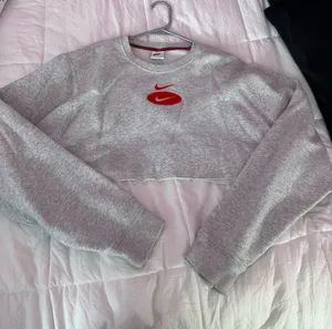 Nike Cropped Crewneck thumbnail 1