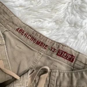 Abercrombie & Fitch Khaki Tan Cargo Low Rise Shorts 100% Cotton thumbnail 2