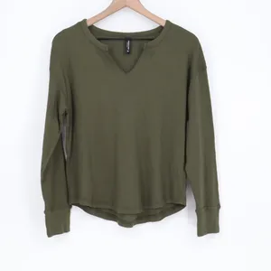 American Giant Luxe Rib V Notch Tee Shirt Womens Medium Olive Green Relaxed Fit thumbnail 2
