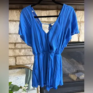 ⚜️ 3/$25 ⚜️ NWOT Lulus Blue Strappy Surplice Flutter Sleeve Romper, size XS thumbnail 3