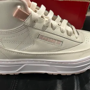 Reebok Cream and Pink Sneakers NWOT thumbnail 3