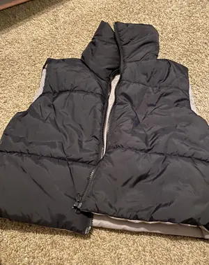 Cropped Black Puffer Jacket Size XS thumbnail 1