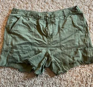 Aerie Adventure Short Army Green Women’s Size Large thumbnail 1