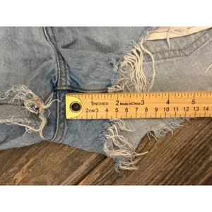 Levis 501 Original High Rise Distressed Denim Shorts‎ Light Wash W25 Booty Party thumbnail 7