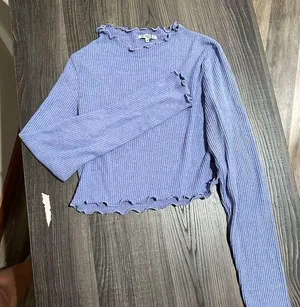 Light weight sweater Size M thumbnail 1