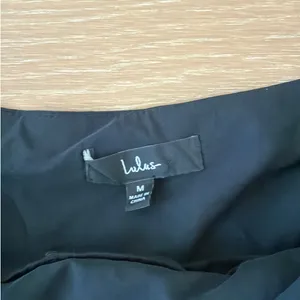 Lulu's Bubble Hem Mini Skort Cutely Defined Size M Black thumbnail 3