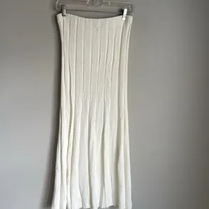 NEW Meshki White Jasmyn Wide Ribbed Flute Skirt in White Medium thumbnail 3