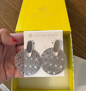 Kendra Scott Earrings thumbnail 1