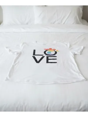 Disney Mickey Mouse Rainbow Pride LOVE Graphic T-Shirt White Size L thumbnail 5