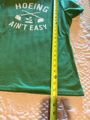 Port & Company gardening enthusiasts t-shirt punny phrase "Hoeing Ain't Easy” M thumbnail 7