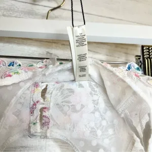 Victoria’s Secret For Love and Lemons Tanga Con Contorno Garter thumbnail 6
