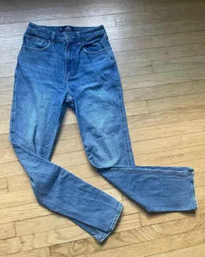 Hollister Jeans Ultra High-Rise Straight 90s thumbnail 1