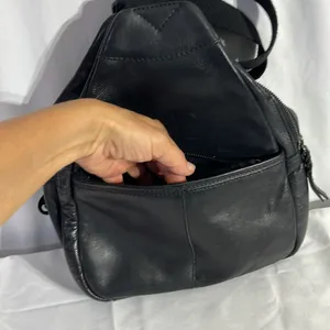 Leather backpack with 2 center zip pockets Black thumbnail 9