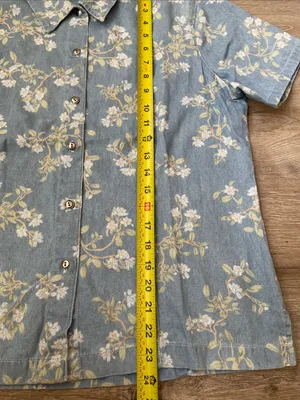 Classic Elements | blue floral button down shirt size medium thumbnail 3