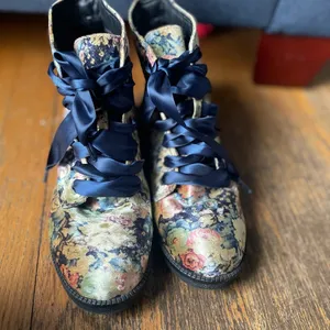 Dirty Laundry Suede Floral Valoor Combat Boots, size 7.5 thumbnail 4