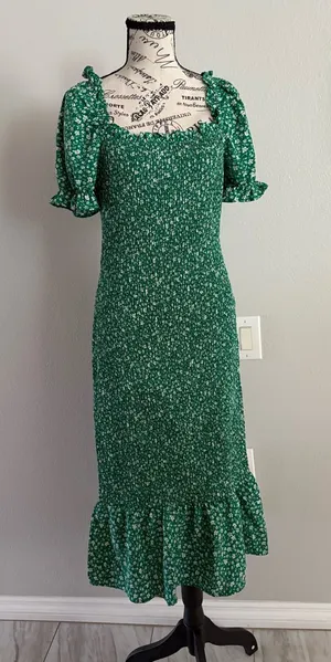 PRETTYGARDEN Green Floral Midi Dress with Smocked Bodice and Puff Sleeves thumbnail 1