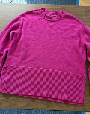GAP Womens Fuchsia Pink Ribbed Hem Crewneck Sweater‎ Size Medium Side Slit Knit thumbnail 1