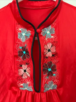 Vintage JCPenney Asian Inspired Red Satin Embroidered Nightgown XS ^ thumbnail 3