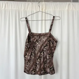 90s Vintage Lady Dorby Paisley Shimmer Tank Top Square Neck Polyester Size 36 thumbnail 2