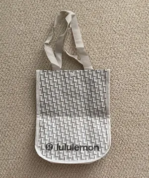 NEW Lululemon Small Reusable Tote Bag Tan Beige Pattern Snap Closure thumbnail 1