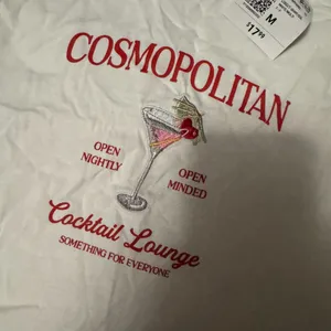 Forever 21 NWT COSMOPOLITAN COCKTAIL CROPPED TEE thumbnail 3