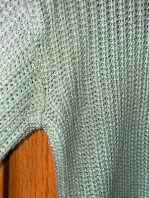 Green Sweater Size M thumbnail 3