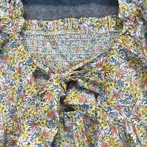 NWT UMGEE‎ Top Women's Large Multicolor Floral Boho Smocked Ruffles Bow Tie Back thumbnail 8